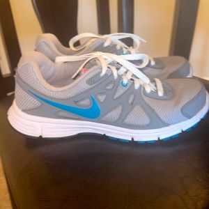 Women’s Nike Revolution 2